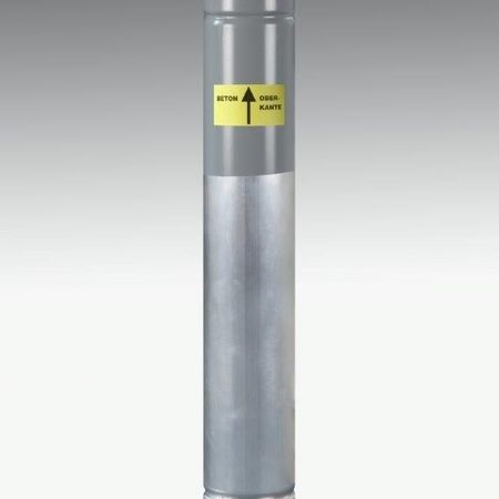 Bodenhülse für einen Fahnenmast vor weißem Hintergrund