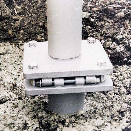 Ein Bodenanker in Nahaufnahme in einem Betonboden